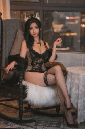 漂亮女警察被强扒衣服_HD高清免费观看